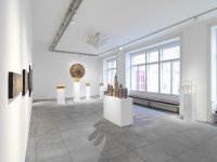 Installation view_WIR TRETEN ZURÜCK_Konzett Gallery_2019; photo: Sandro E.E. Zanzinger