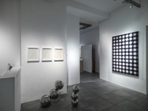 Aussstellungsansicht, Hofstetter Kurt, EIN HOCH dem Planet der Pendler, 19.11-1.12.2019, photo: Sandro E.E. Zanzinger