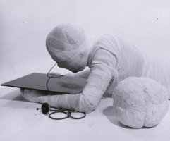 009_Rudolf_Schwarzkogler_6._Aktion_1966_Foto_M._Epp_s_w_Fotografie_72dpi.jpg
