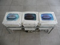 006_Alber_Mayr_Leckbank_Threesome_2011_Monitore_Farbe_Metallstaender_Video_72dpi.JPG
