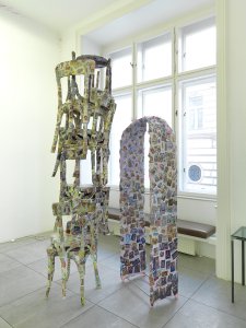 Jenny Feldmann, hl Messepassstühle mit Ostergrüssen JESSAS NA, 2016, chairs, collage on wood, 226 x 50-55 cm, Mariä, 2016, Papiermachée, assemblage, 174 x 53 cm