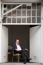 Rita Nowak, Franz West, 2010, C-Print, kaschiert, gerahmt 61 x 41,5 cm, Auflage 9, Foto © Rita Nowak, 2010
